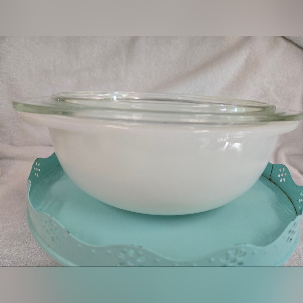 Vintage Pyrex 022 Opal Bowl With Lid Excellent Condition